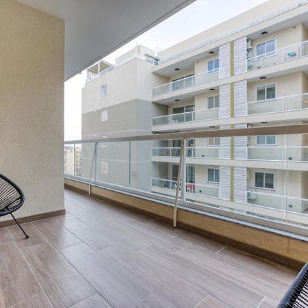 Modern 2Br Apt With Private Terrace & Sofa Bed By 360 Estates セント・ポールズ・ベイ エクステリア 写真