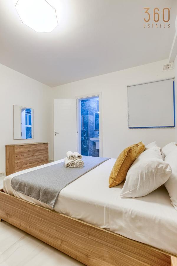 Modern 2Br Apt With Private Terrace & Sofa Bed By 360 Estates セント・ポールズ・ベイ エクステリア 写真