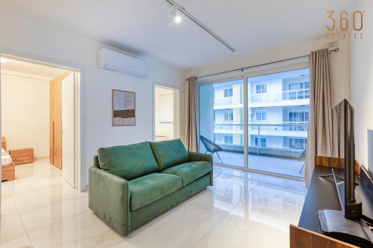 Modern 2Br Apt With Private Terrace & Sofa Bed By 360 Estates セント・ポールズ・ベイ エクステリア 写真