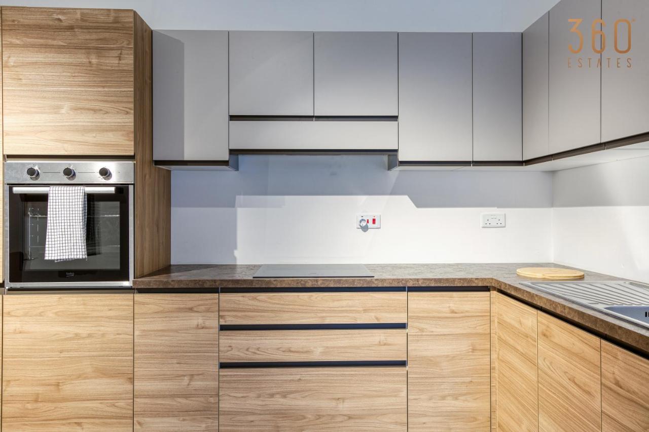 Modern 2Br Apt With Private Terrace & Sofa Bed By 360 Estates セント・ポールズ・ベイ エクステリア 写真